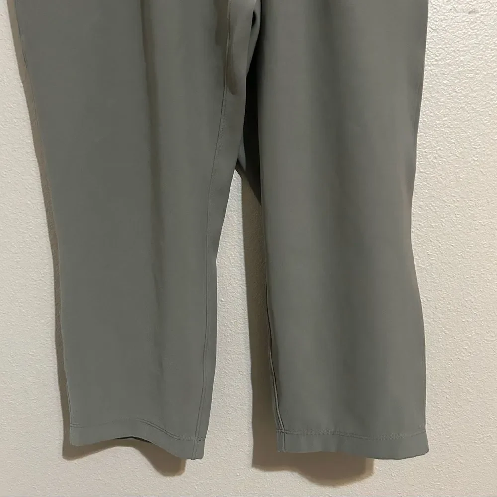 Lululemon On The Fly Grey Sage Cropped Athletic Pull On Pants Women’s Size 10